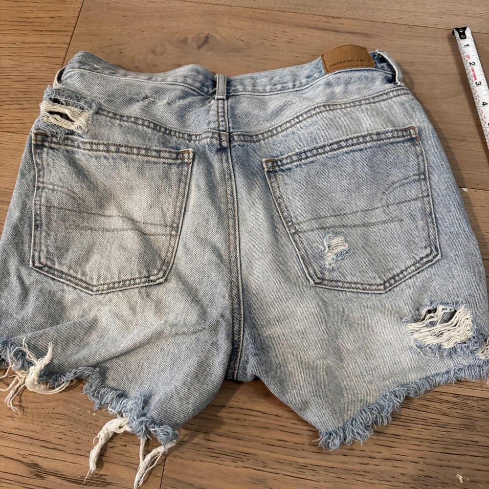 American Eagle Outfitters Distressed Denim Boyfriend Shorts Light Wash Size‎ 2 - Picture 2 of 7